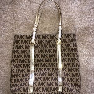 Micheal Kors bag!! 😍😍